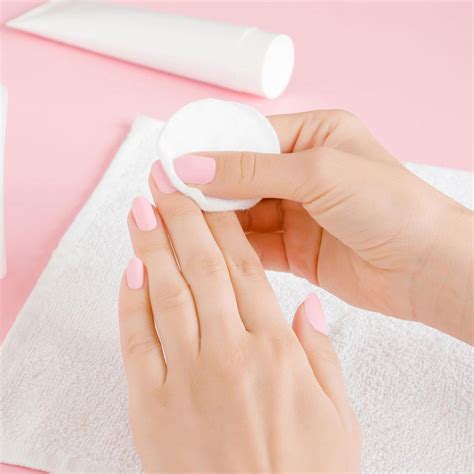 Ta bort nagellack från soffa